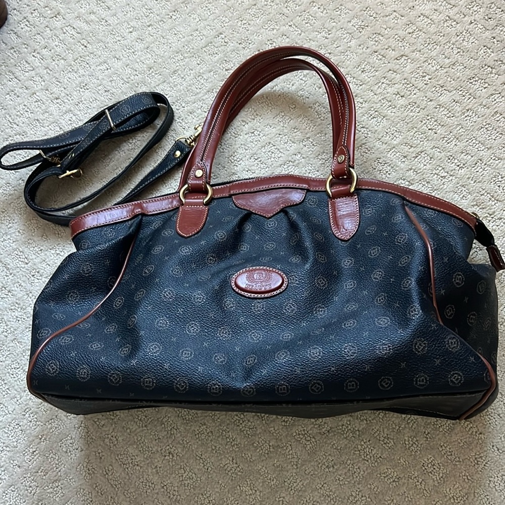 Beauty brand Made in Italy large women’s satchel.